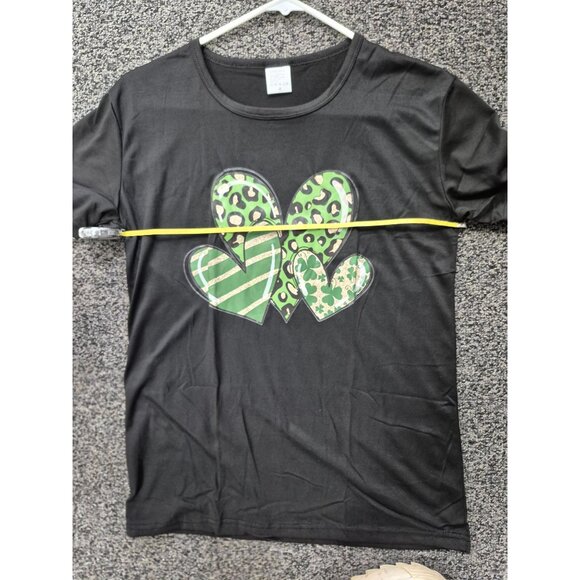 Black T-Shirt Medium With Green Leopard & Shamrock Heart Desi (Read Measurement) - Picture 3 of 3